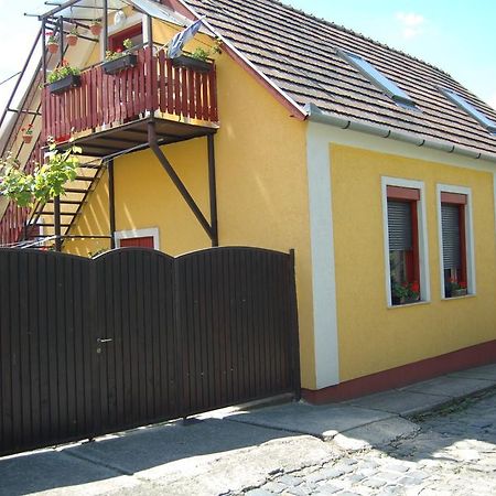 Zach Klara Utcai Apartman Visegrad Exterior photo