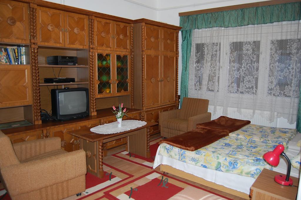 Zach Klara Utcai Apartman Visegrad Room photo