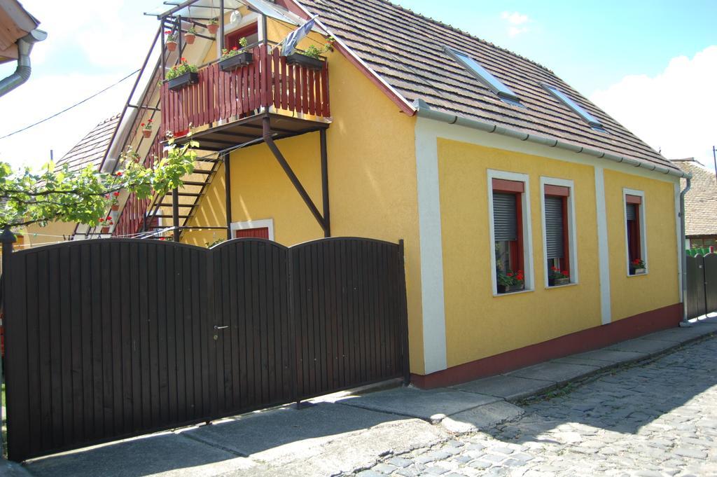 Zach Klara Utcai Apartman Visegrad Exterior photo