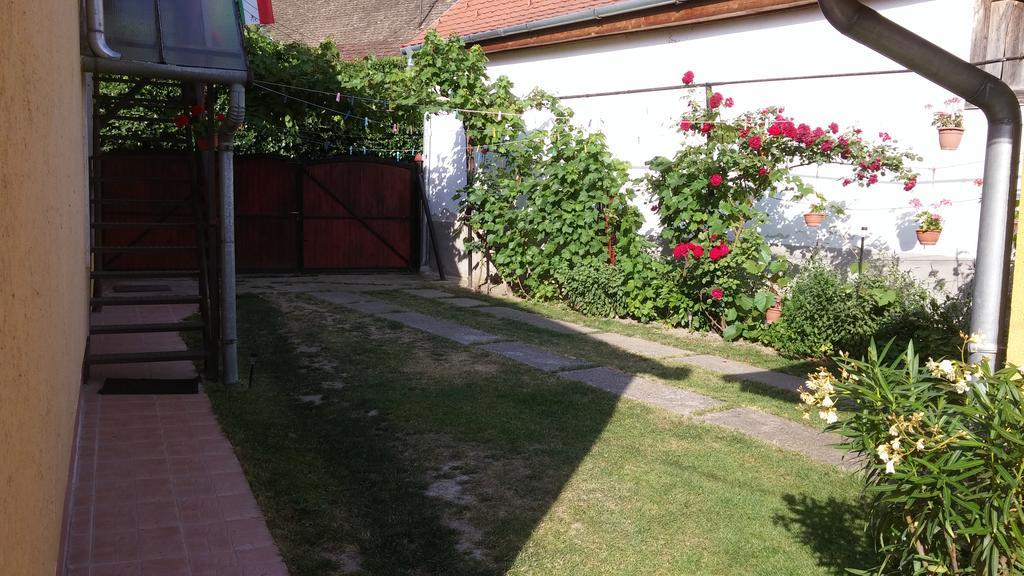 Zach Klara Utcai Apartman Visegrad Exterior photo